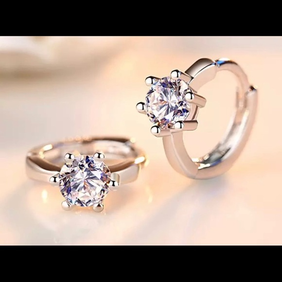 Sterling silver huggie earrings - Picture 7 of 8